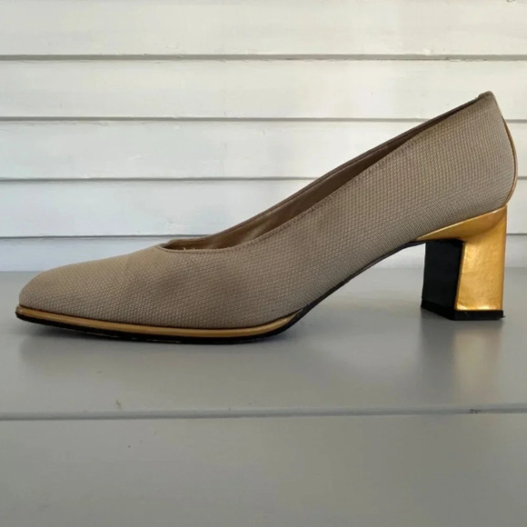 Vintage 1980/90's Stuart Weitzman Textured Square Toe Gold/Beige Pump Sz 9.5 - Picture 2 of 12